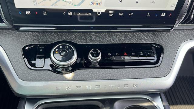 new 2025 Ford Expedition car, priced at $83,025
