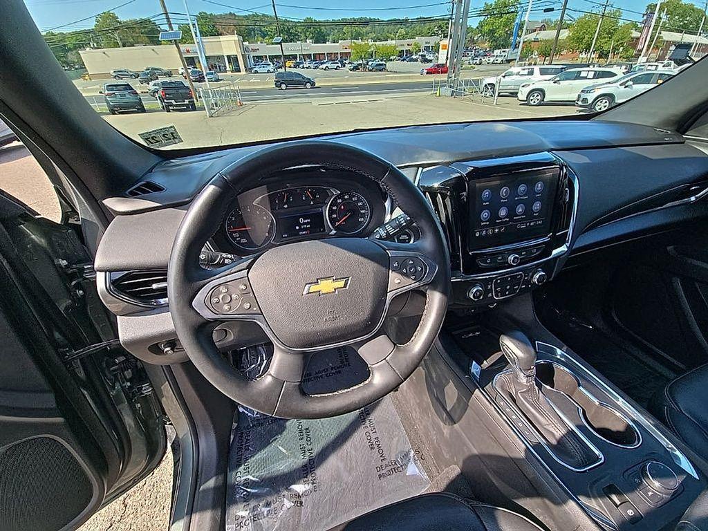 used 2023 Chevrolet Traverse car, priced at $30,500