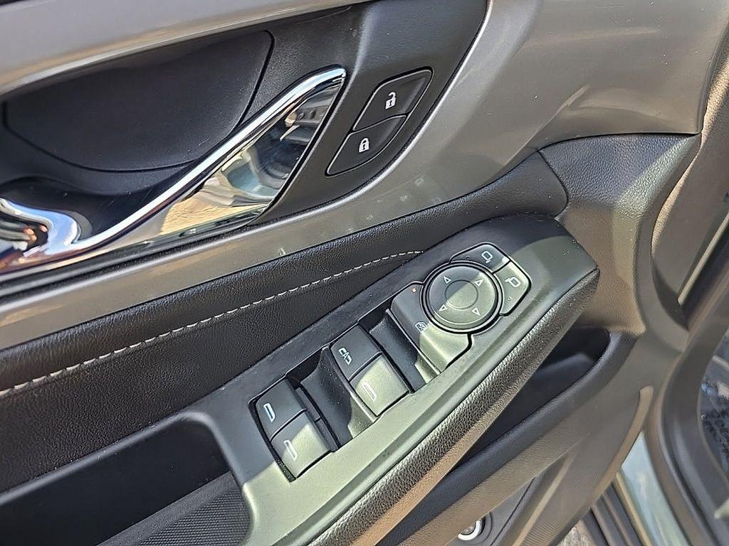 used 2023 Chevrolet Traverse car, priced at $30,500