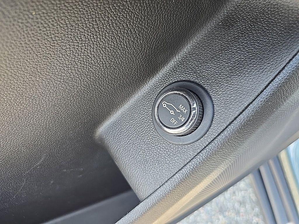 used 2023 Chevrolet Traverse car, priced at $30,500