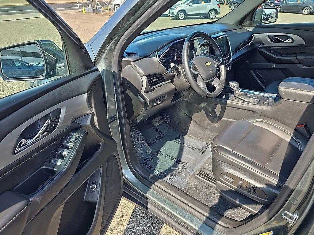 used 2023 Chevrolet Traverse car, priced at $30,500