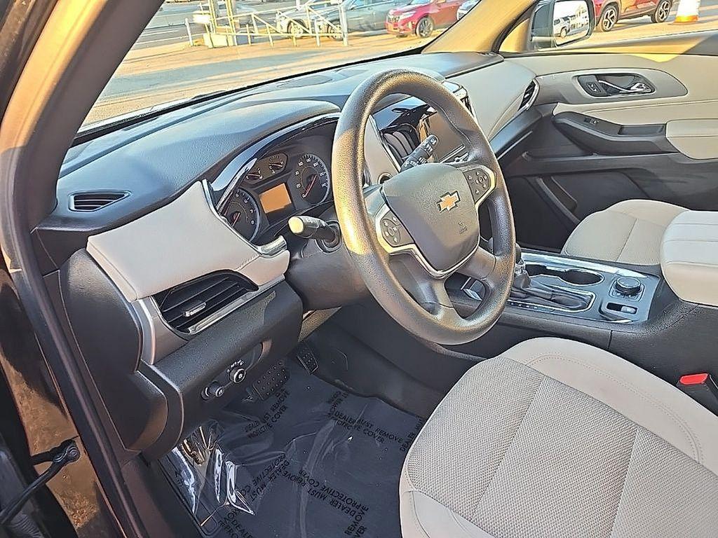 used 2023 Chevrolet Traverse car, priced at $27,000