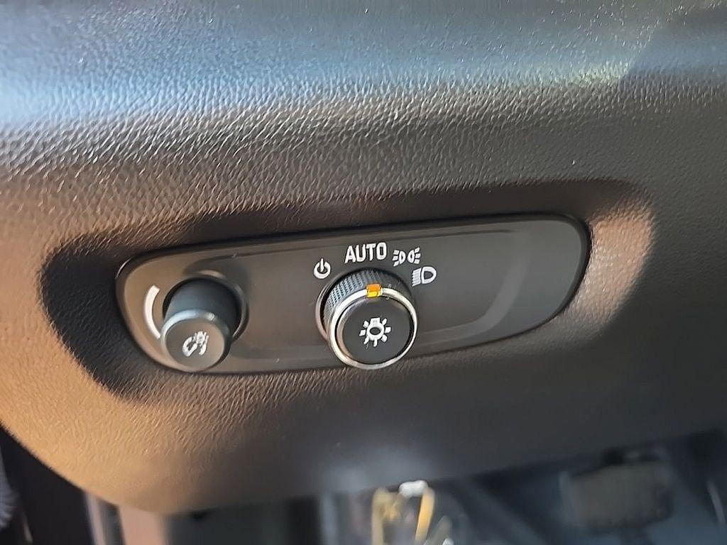 used 2023 Chevrolet Traverse car, priced at $27,000