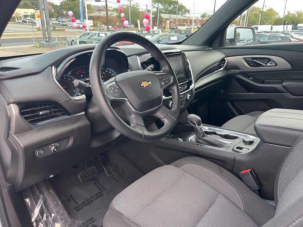 used 2023 Chevrolet Traverse car, priced at $28,391