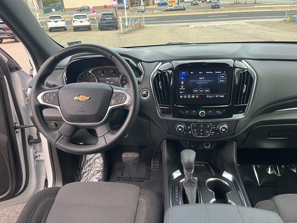 used 2023 Chevrolet Traverse car, priced at $28,391