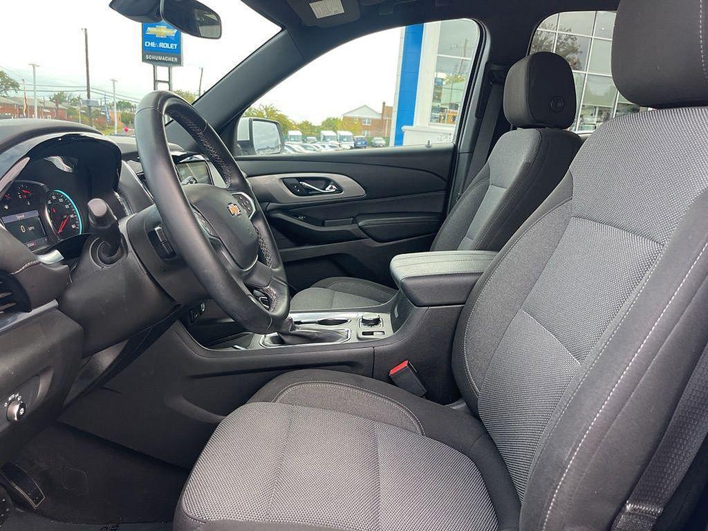 used 2023 Chevrolet Traverse car, priced at $28,391
