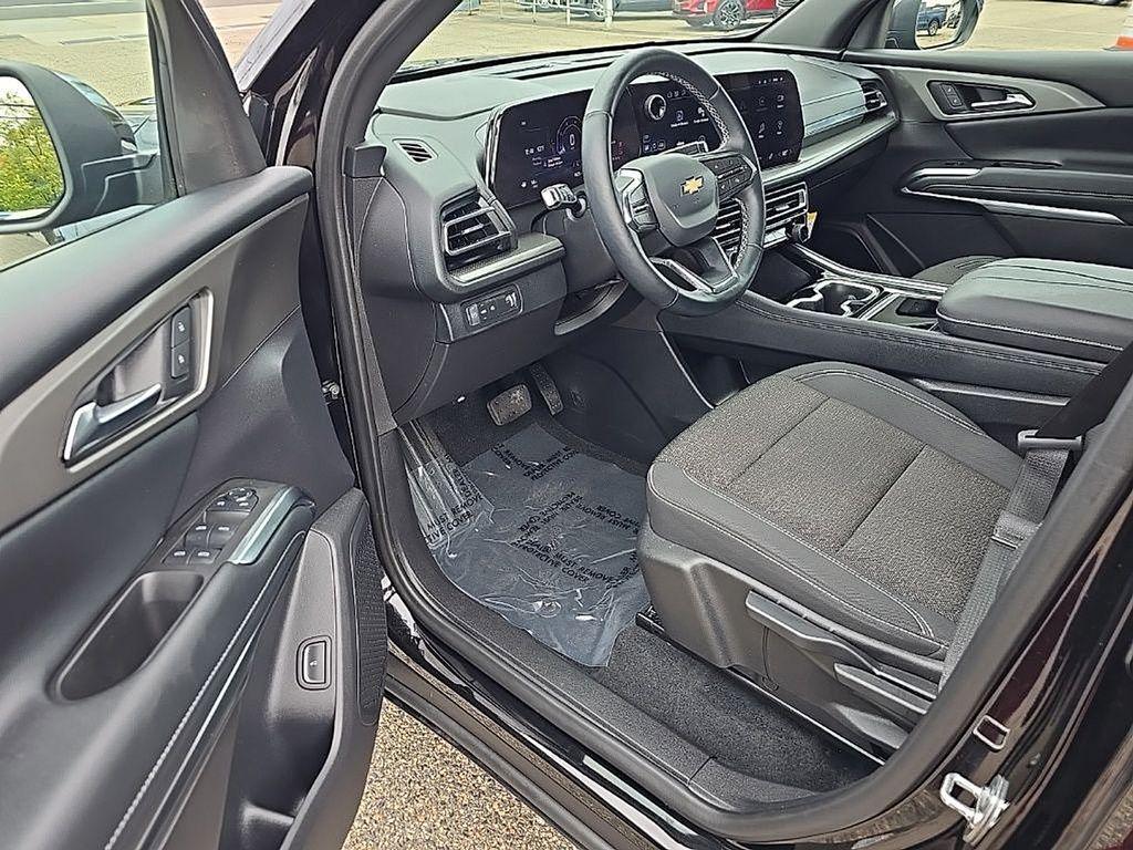 used 2024 Chevrolet Traverse car, priced at $33,000