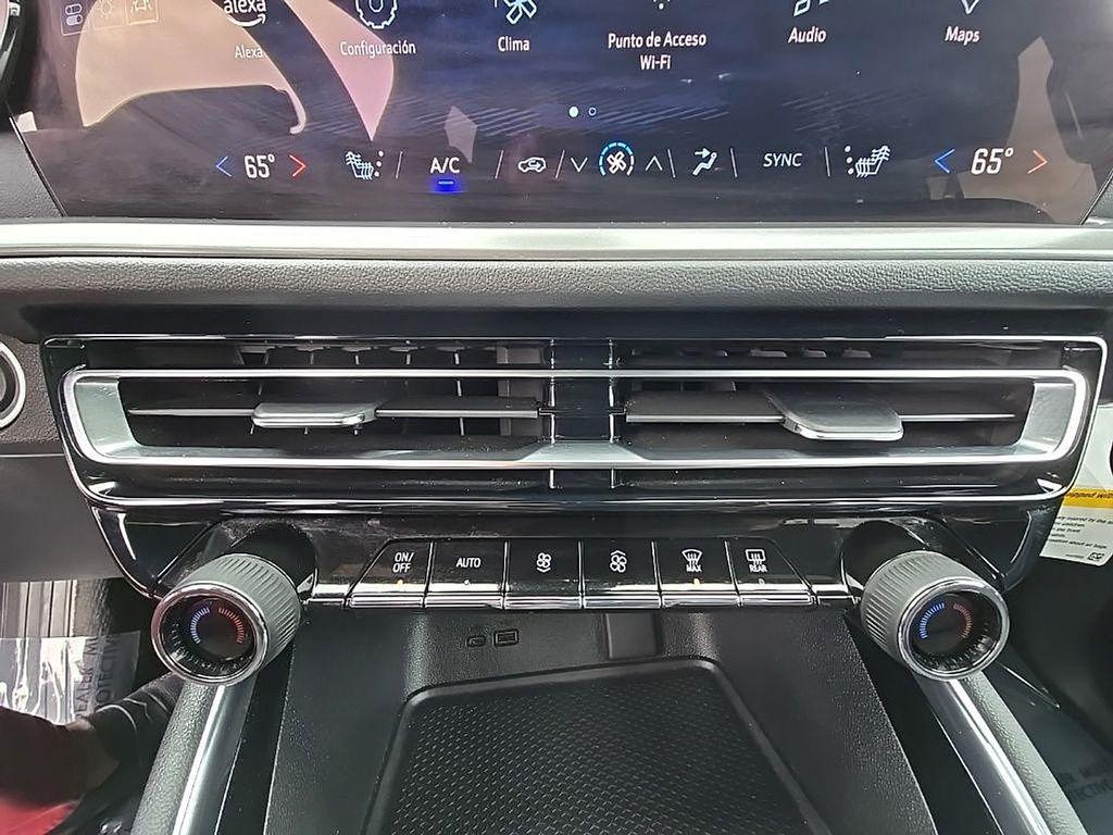 used 2024 Chevrolet Traverse car, priced at $33,000