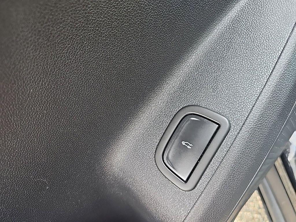 used 2024 Chevrolet Traverse car, priced at $33,000