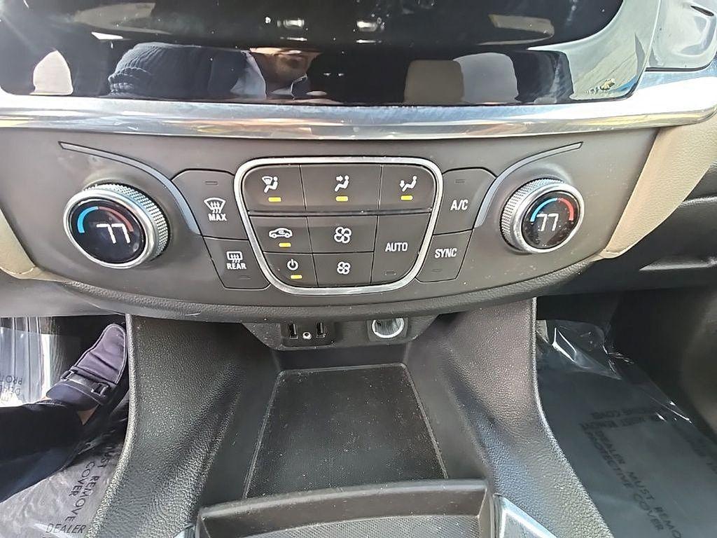used 2022 Chevrolet Traverse car, priced at $26,375