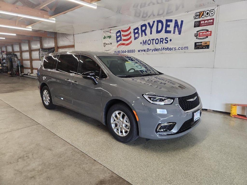 new 2025 Chrysler Pacifica car, priced at $43,450