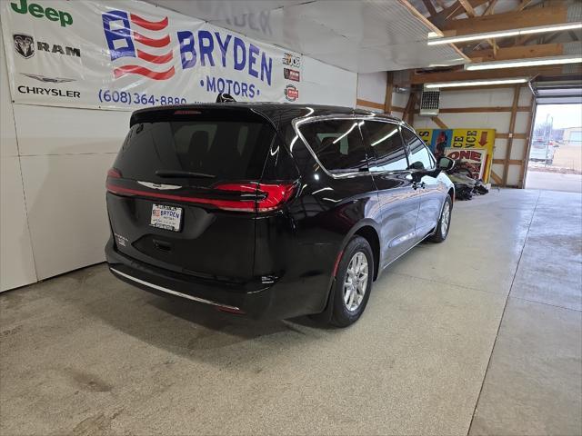 new 2025 Chrysler Pacifica car, priced at $43,785
