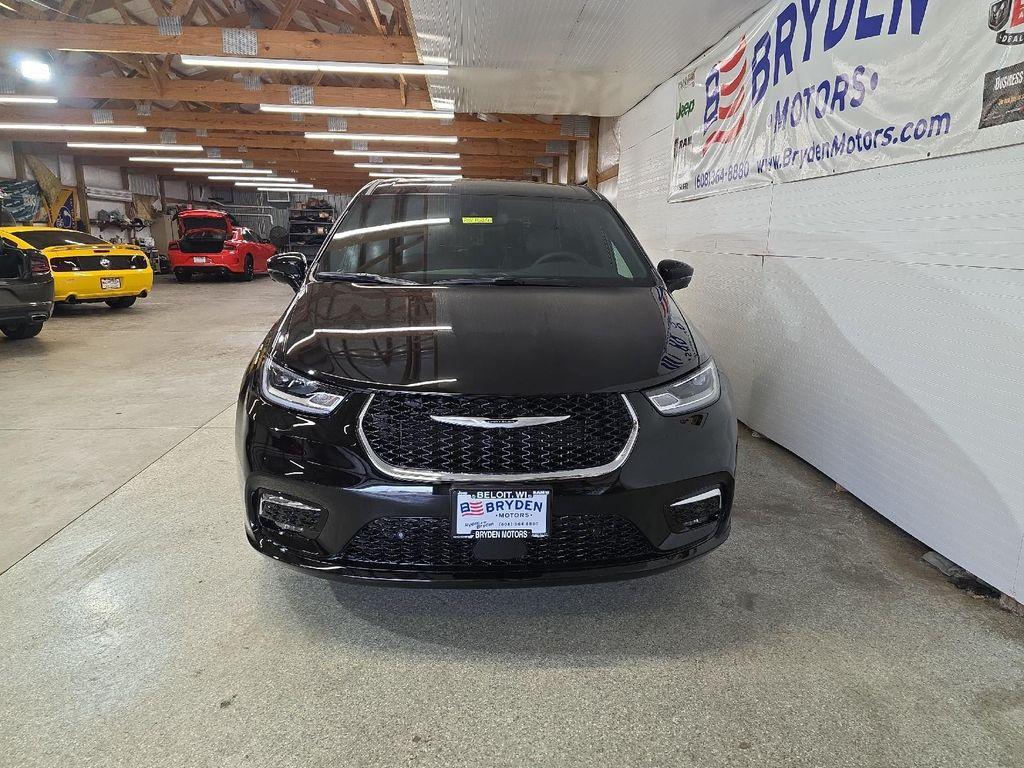 new 2025 Chrysler Pacifica car, priced at $44,179
