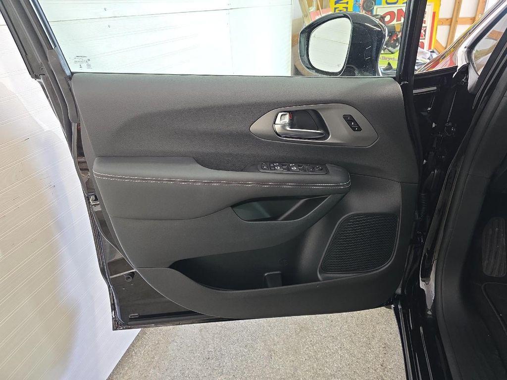 new 2025 Chrysler Pacifica car, priced at $44,179
