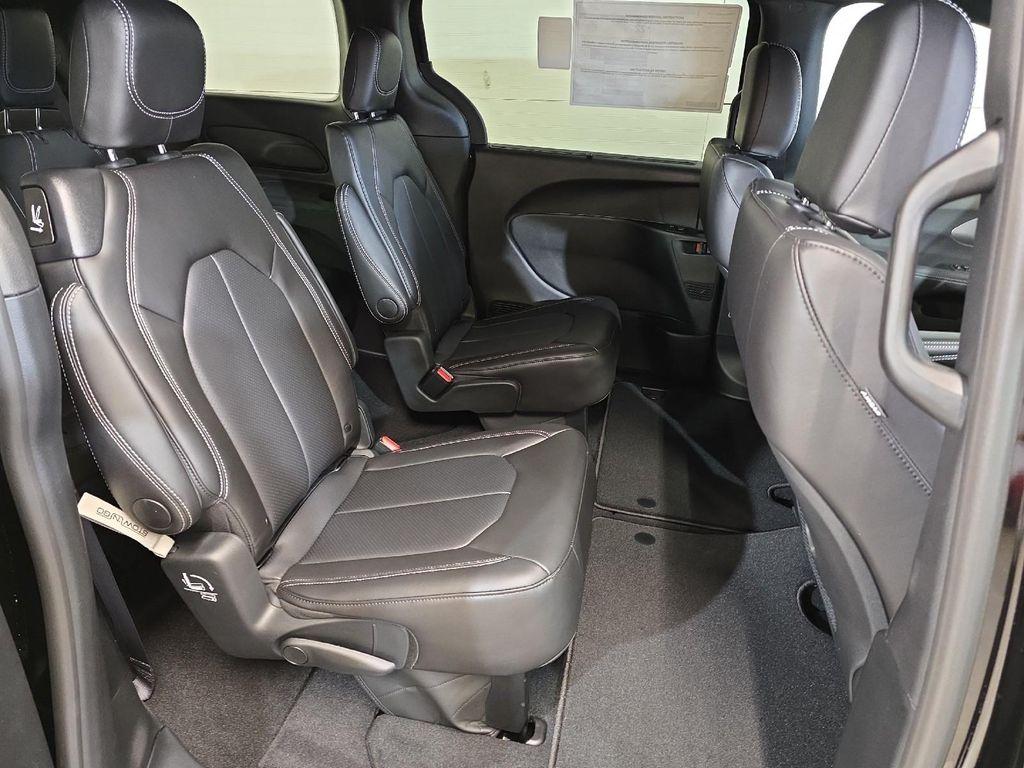 new 2025 Chrysler Pacifica car, priced at $44,179