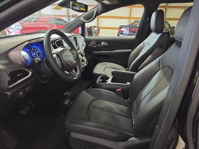 new 2025 Chrysler Pacifica car, priced at $43,785