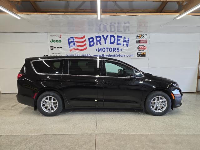 new 2025 Chrysler Pacifica car, priced at $43,785