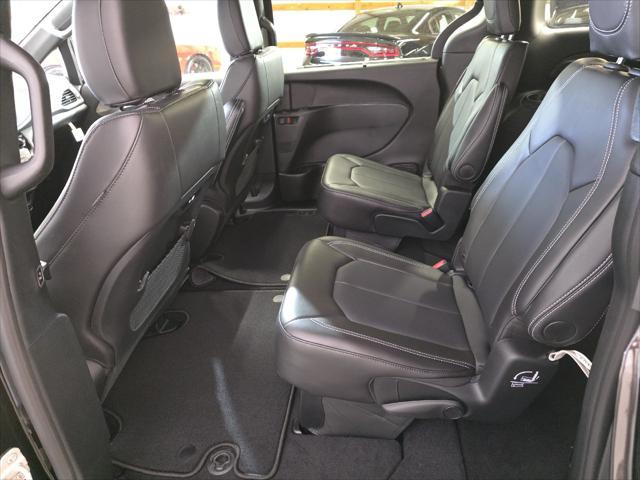 new 2025 Chrysler Pacifica car, priced at $43,785