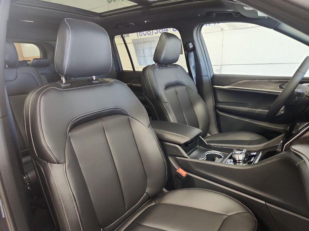 new 2025 Jeep Grand Cherokee L car, priced at $50,195