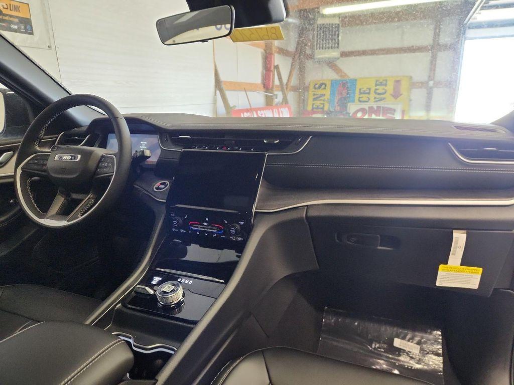 new 2025 Jeep Grand Cherokee L car, priced at $50,195