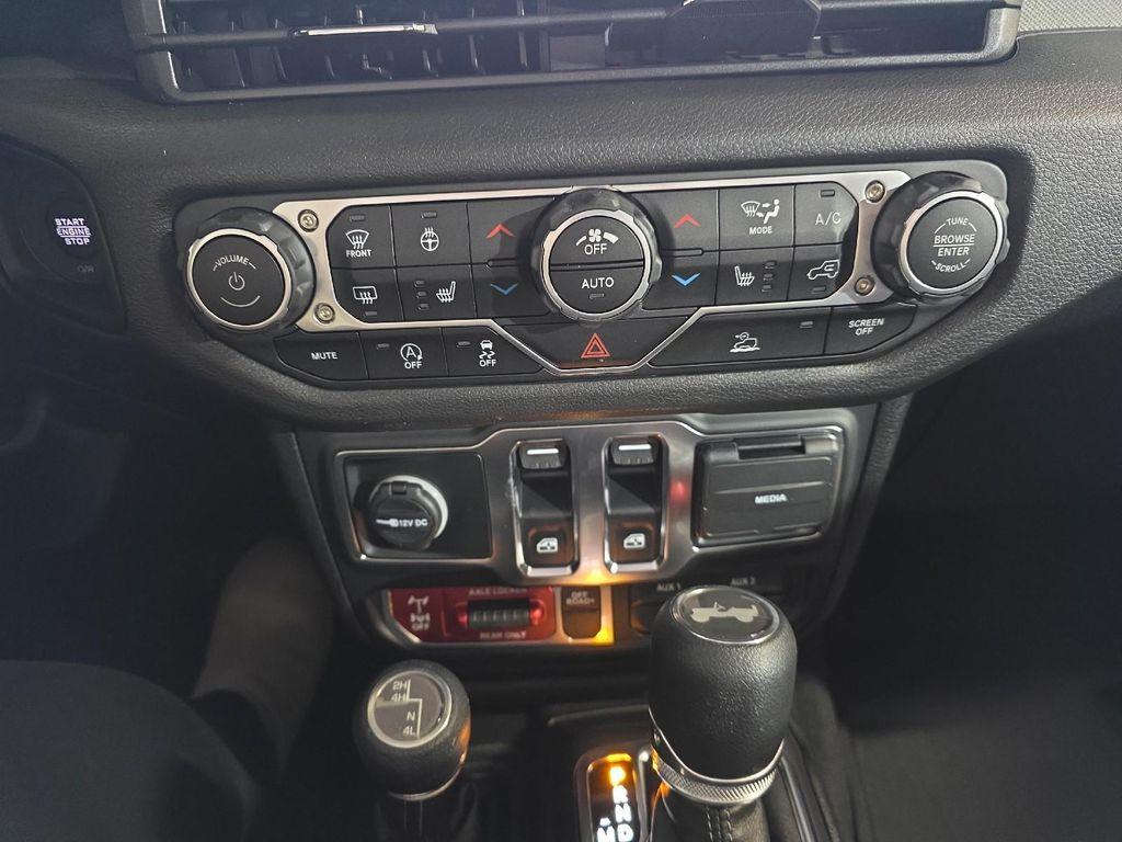new 2025 Jeep Wrangler car, priced at $45,960