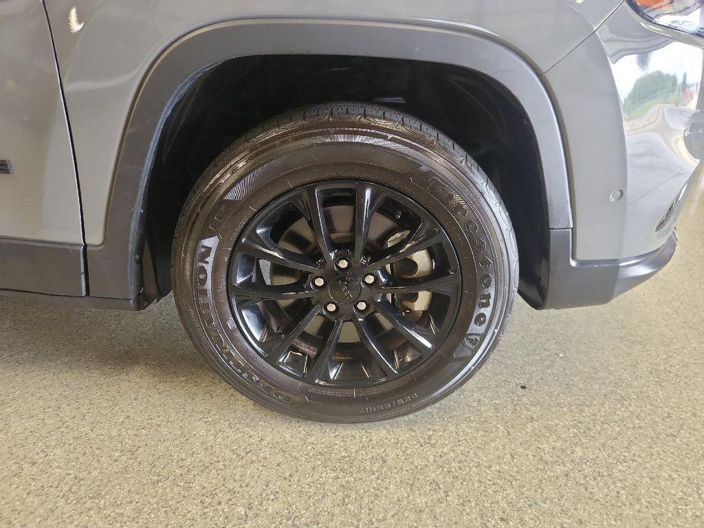used 2023 Jeep Cherokee car