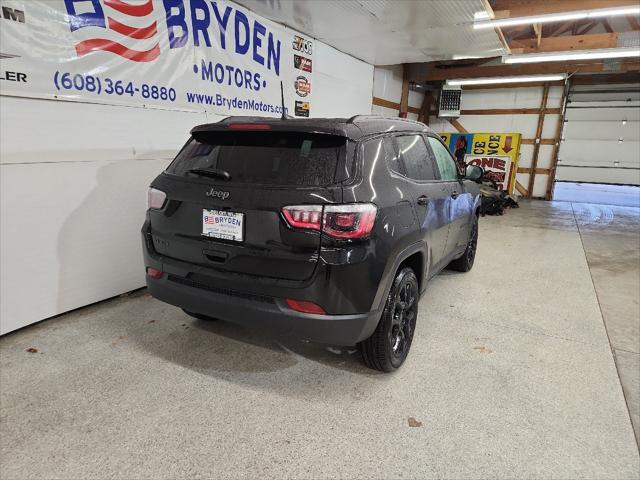 new 2025 Jeep Compass car, priced at $31,990