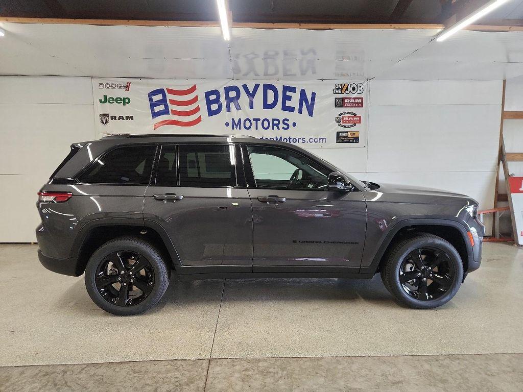 new 2025 Jeep Grand Cherokee car, priced at $47,895