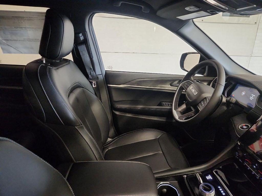 new 2025 Jeep Grand Cherokee car, priced at $47,895