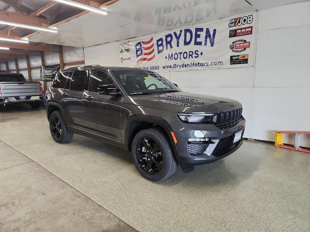 new 2025 Jeep Grand Cherokee car, priced at $47,895