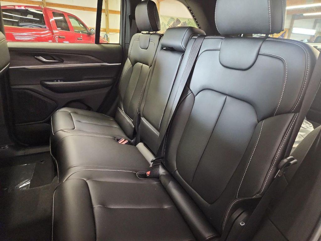 new 2025 Jeep Grand Cherokee car, priced at $47,895