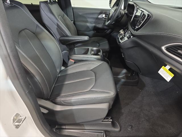 new 2025 Chrysler Pacifica car, priced at $42,055