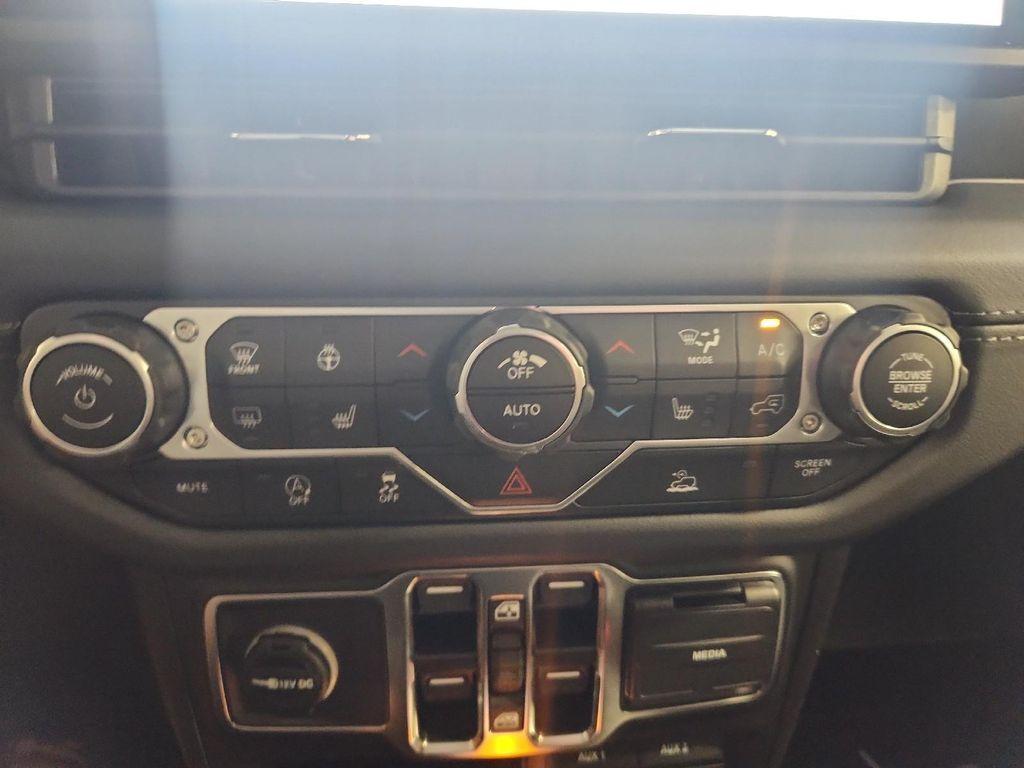 new 2025 Jeep Gladiator car, priced at $49,590