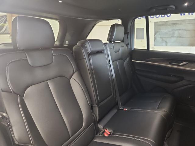 new 2025 Jeep Grand Cherokee car, priced at $43,913