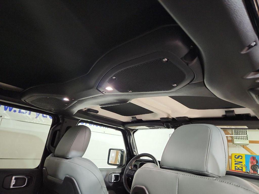 new 2025 Jeep Gladiator car, priced at $60,990
