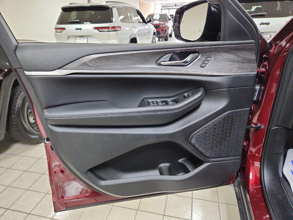 new 2025 Jeep Grand Cherokee L car, priced at $50,844