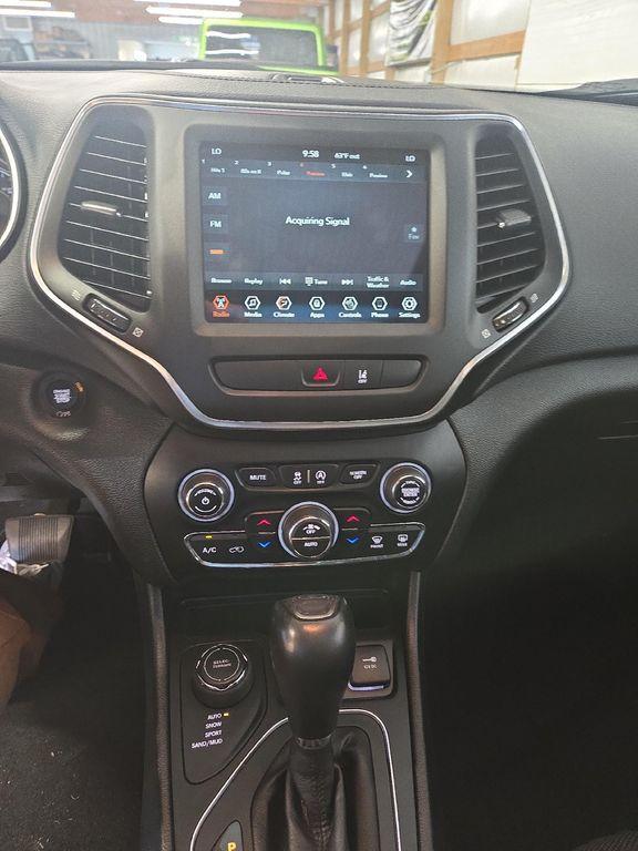 used 2022 Jeep Cherokee car, priced at $25,894