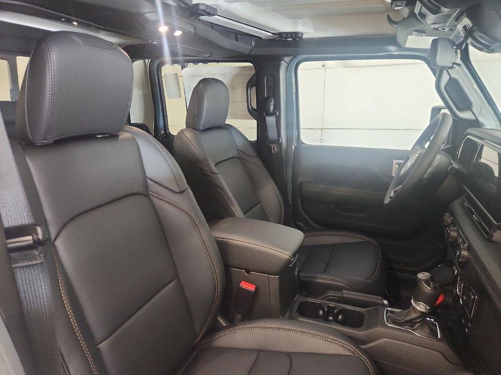 new 2025 Jeep Gladiator car, priced at $49,590