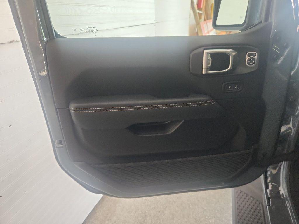 new 2025 Jeep Gladiator car, priced at $49,590