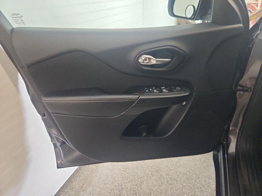 used 2014 Jeep Cherokee car, priced at $11,483