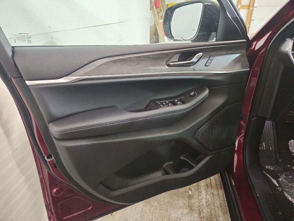 new 2025 Jeep Grand Cherokee L car, priced at $50,195