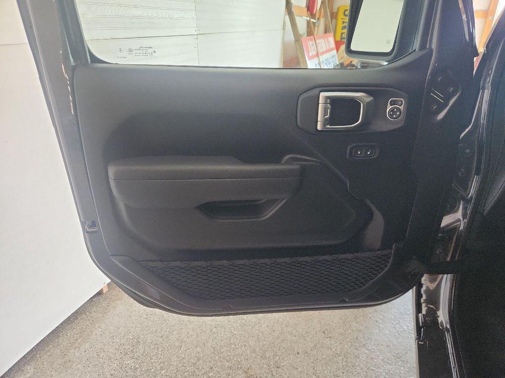 new 2025 Jeep Wrangler car, priced at $48,990