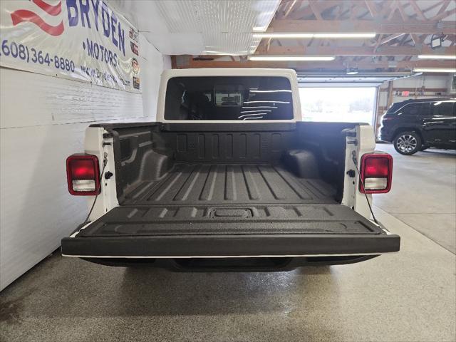 new 2025 Jeep Gladiator car, priced at $42,375