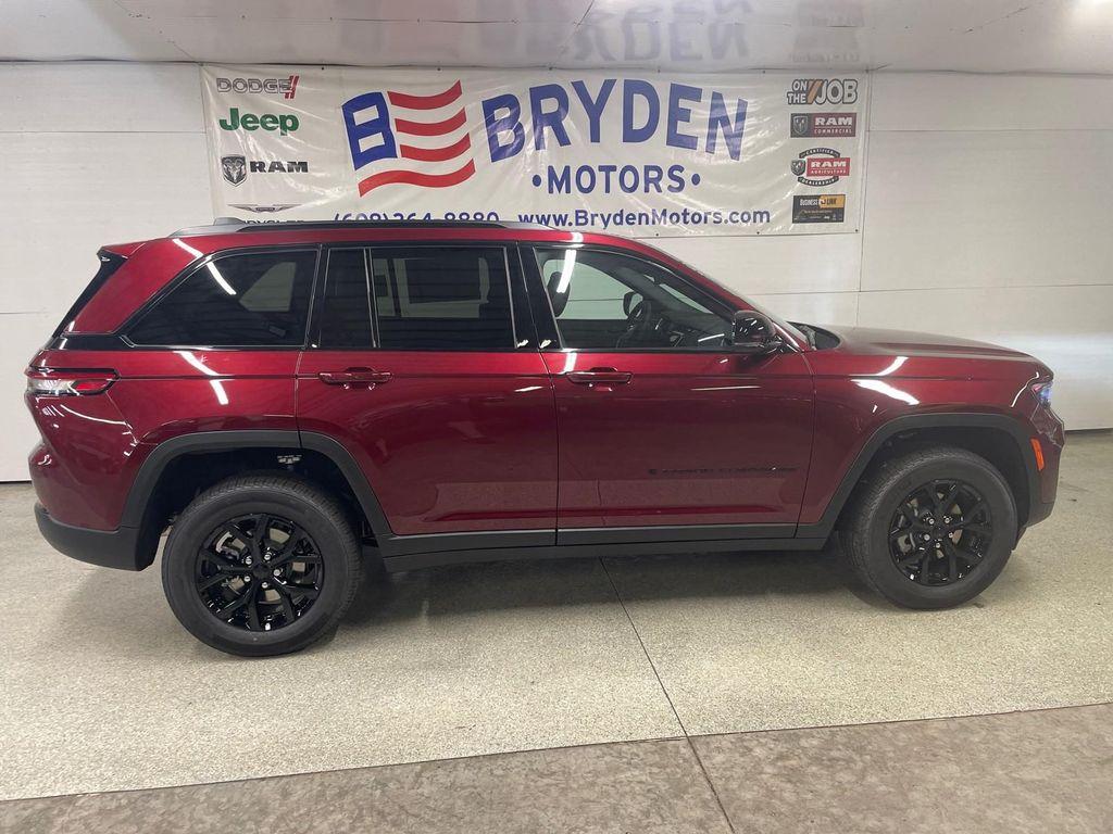 new 2025 Jeep Grand Cherokee car, priced at $45,190