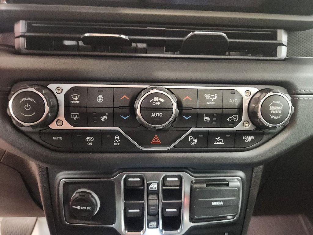 new 2025 Jeep Wrangler car, priced at $100,409
