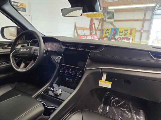 new 2025 Jeep Grand Cherokee car, priced at $50,190