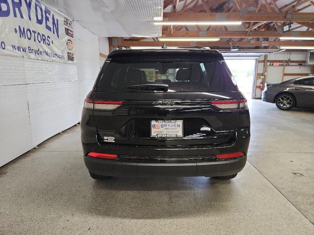 new 2025 Jeep Grand Cherokee car, priced at $50,190