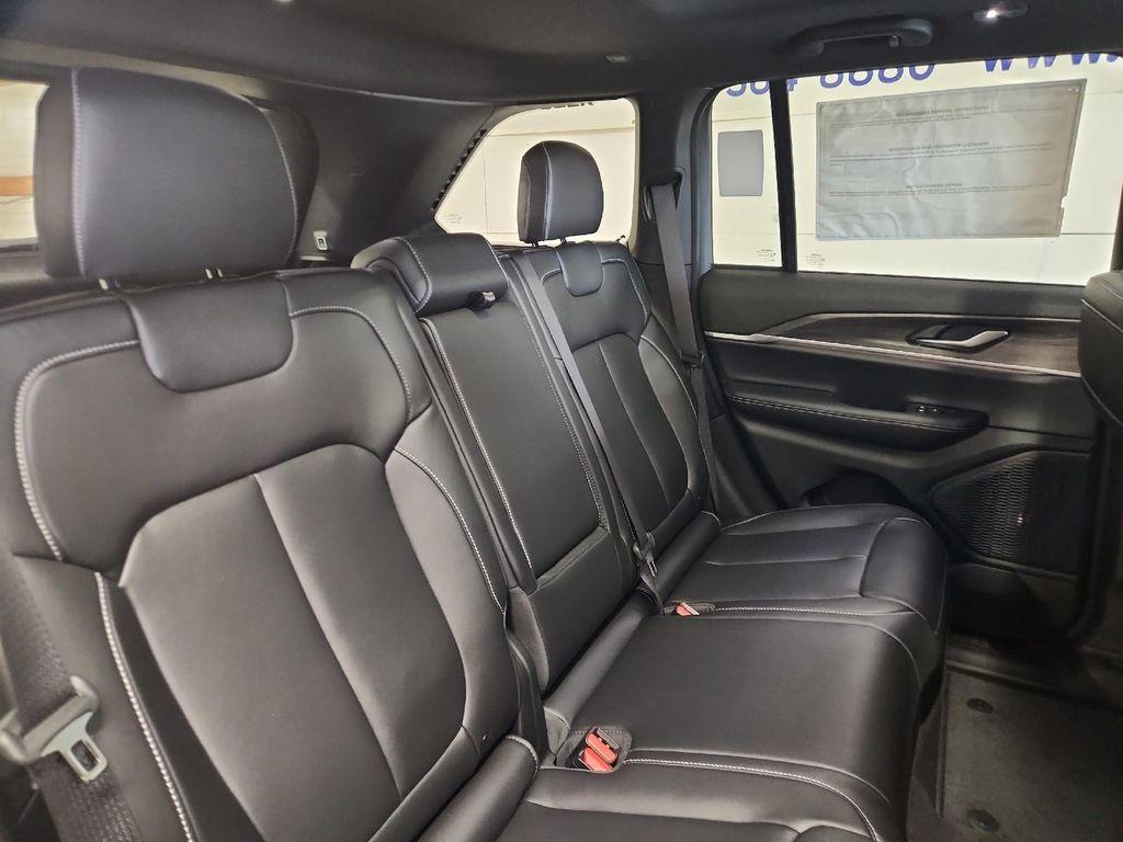 new 2025 Jeep Grand Cherokee car, priced at $50,190