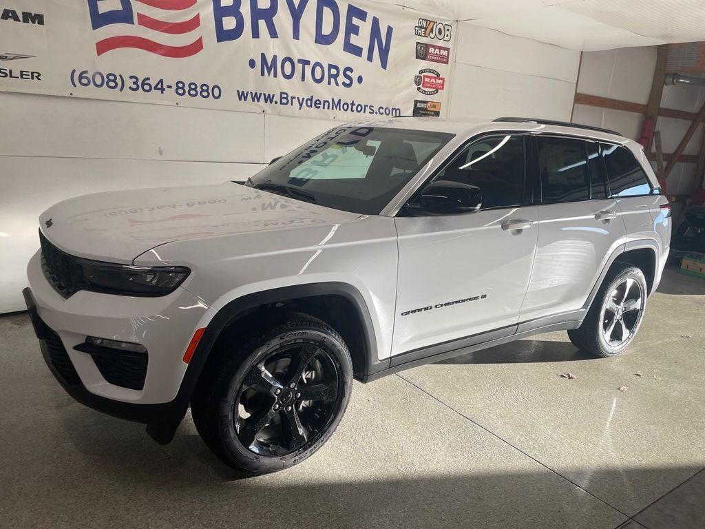 new 2025 Jeep Grand Cherokee car, priced at $48,195
