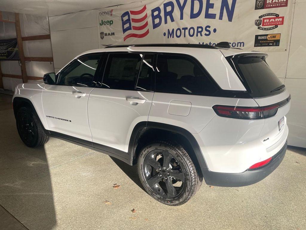 new 2025 Jeep Grand Cherokee car, priced at $48,195